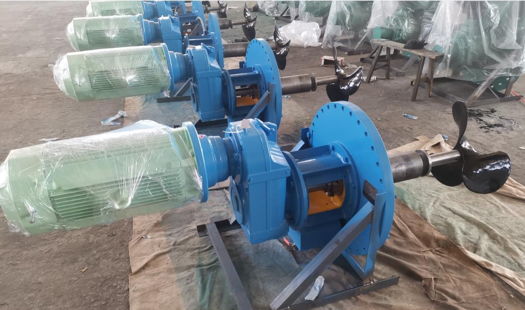 Special mixer for heavy raw oil tank